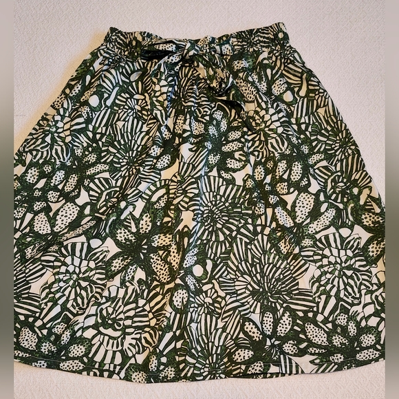 H&M A-Line Green/White Patterned Skirt. Women's Size 6 💚🤍 - Picture 9 of 10